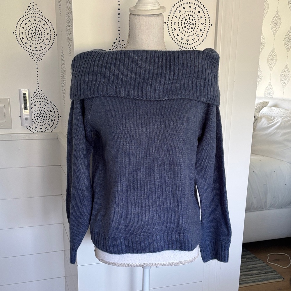 Abercrombie & Fitch Off-Shoulder Gray Sweater